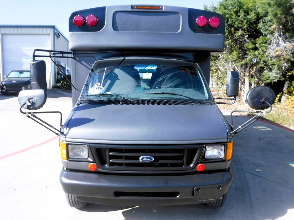 2003 Ford Econoline Image 18