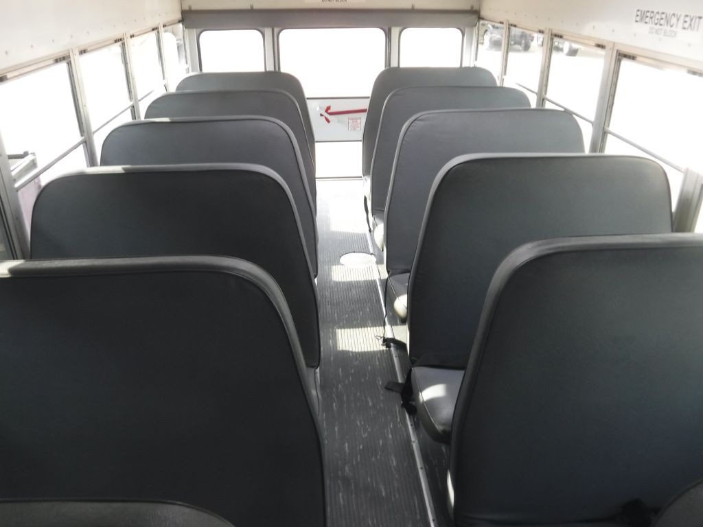 2003 Ford Econoline Image 35