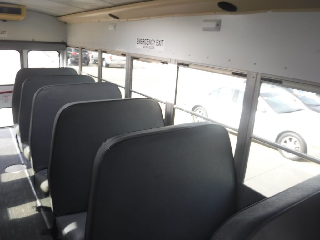 2003 Ford Econoline Image 36