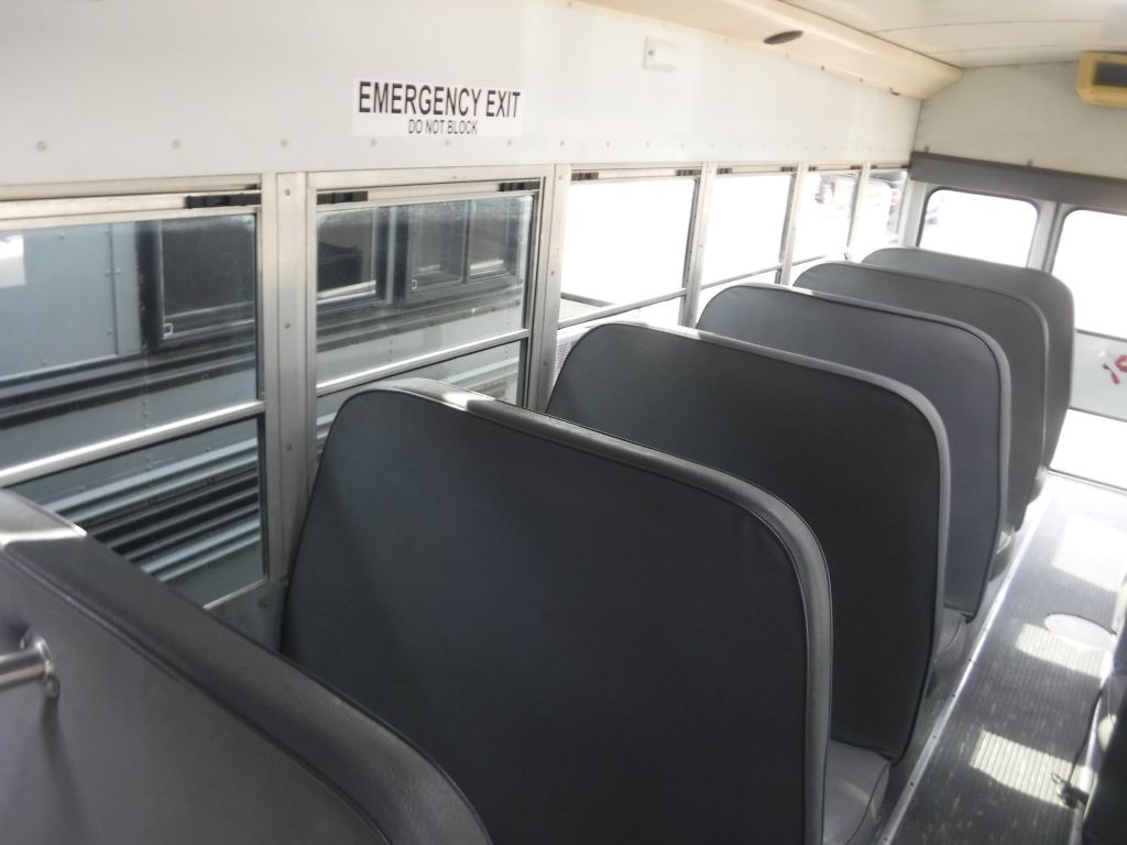 2003 Ford Econoline Image 37