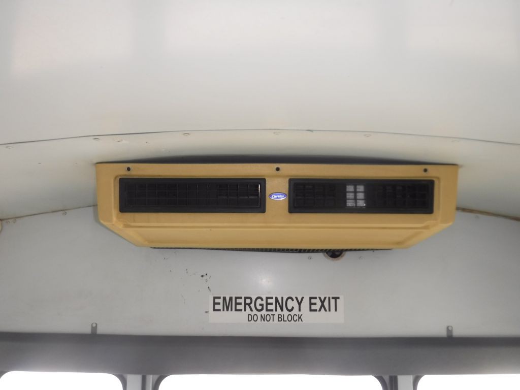 2003 Ford Econoline Image 41