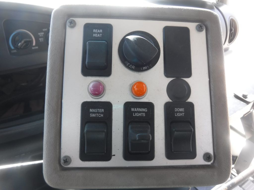 2003 Ford Econoline Image 42