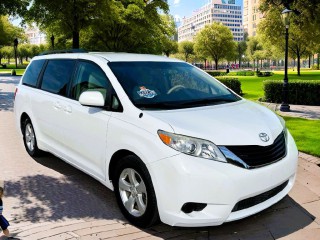 Image for 2012 Toyota Sienna LE ID: 7036974