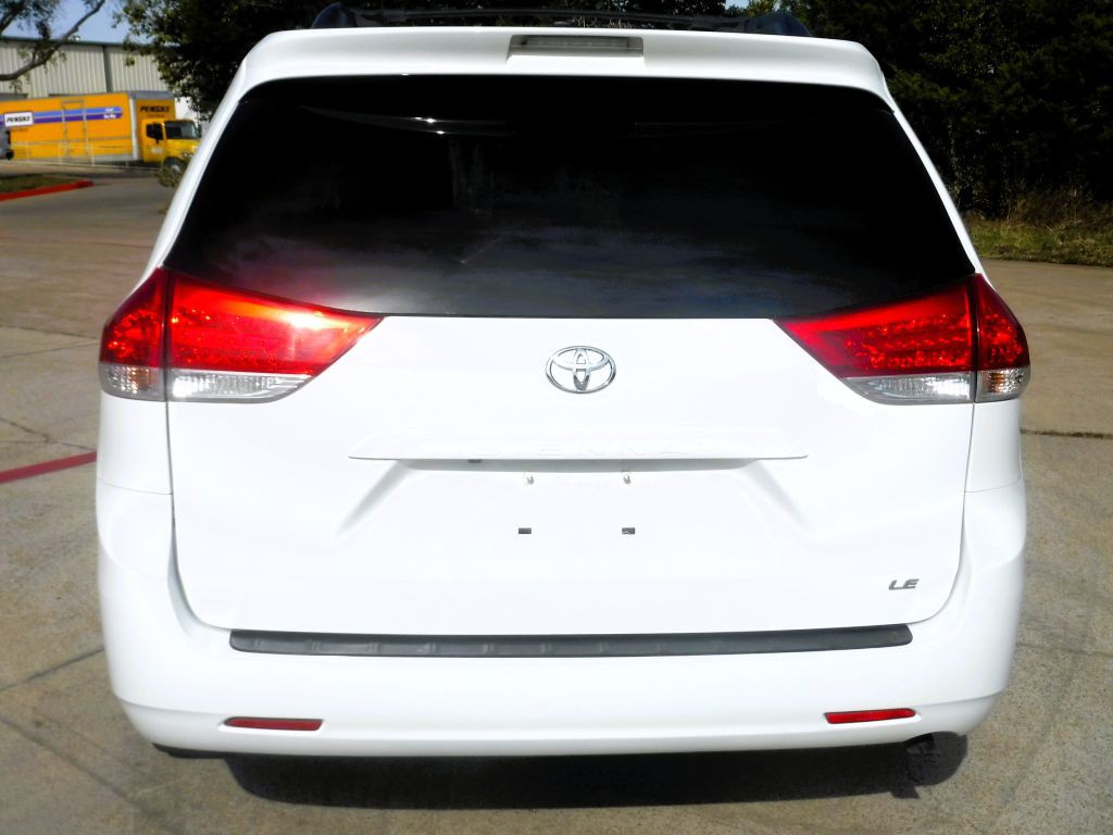 2012 Toyota Sienna Image 10