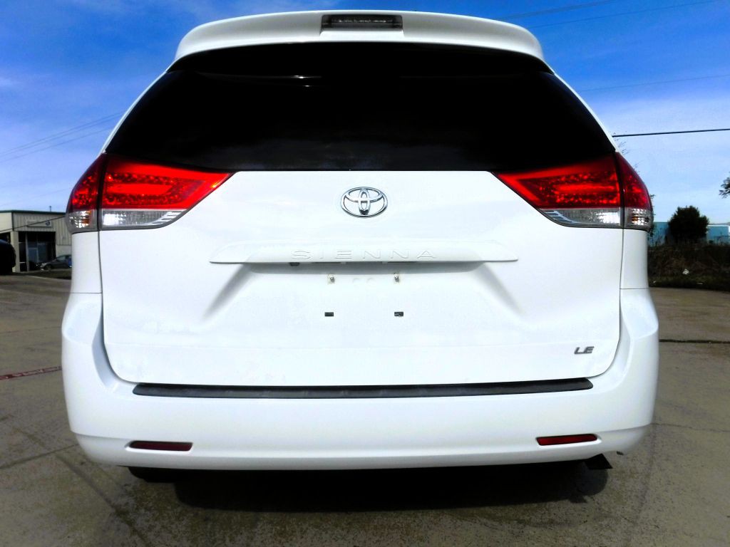 2012 Toyota Sienna Image 11