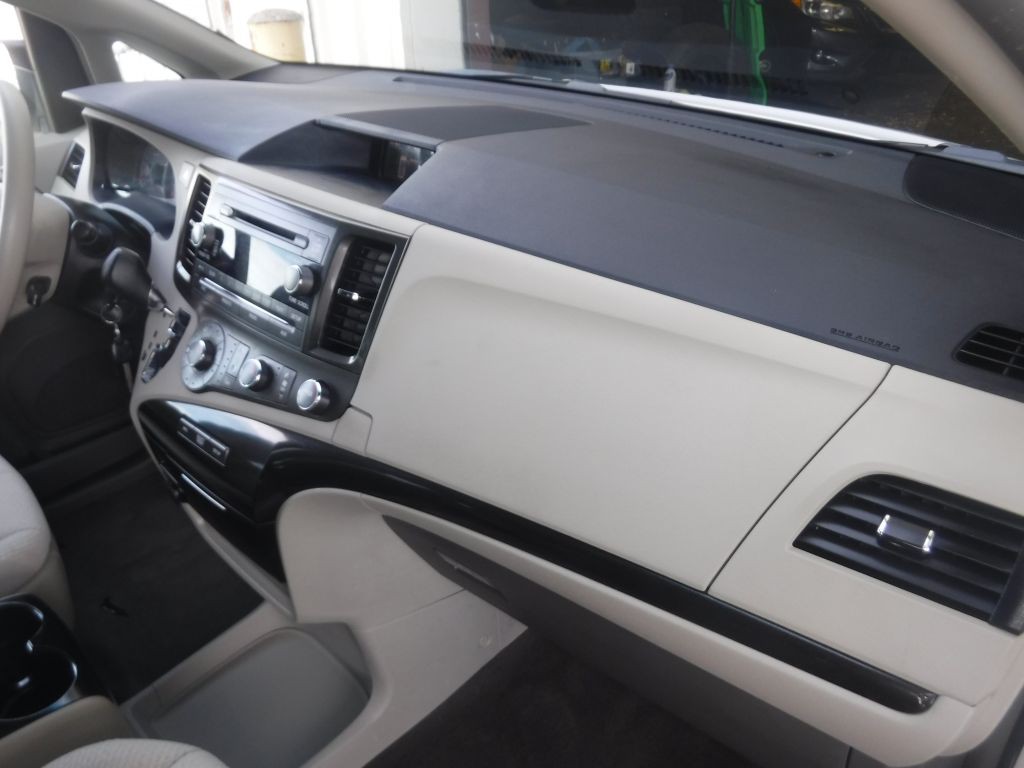 2012 Toyota Sienna Image 22