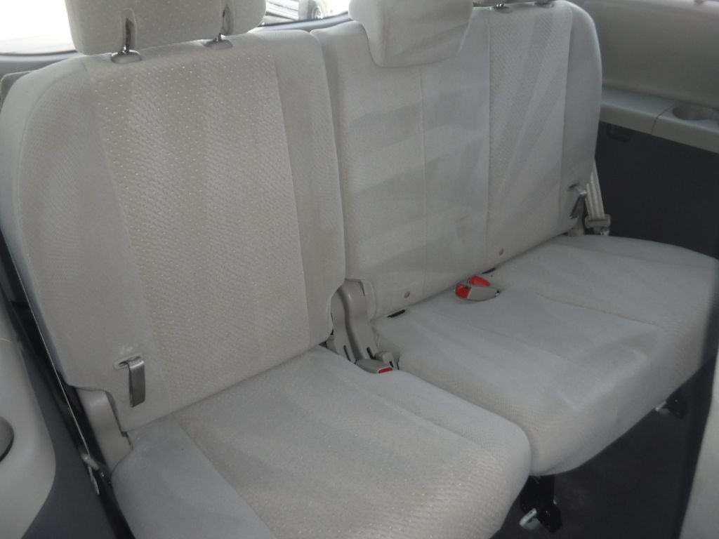 2012 Toyota Sienna Image 28