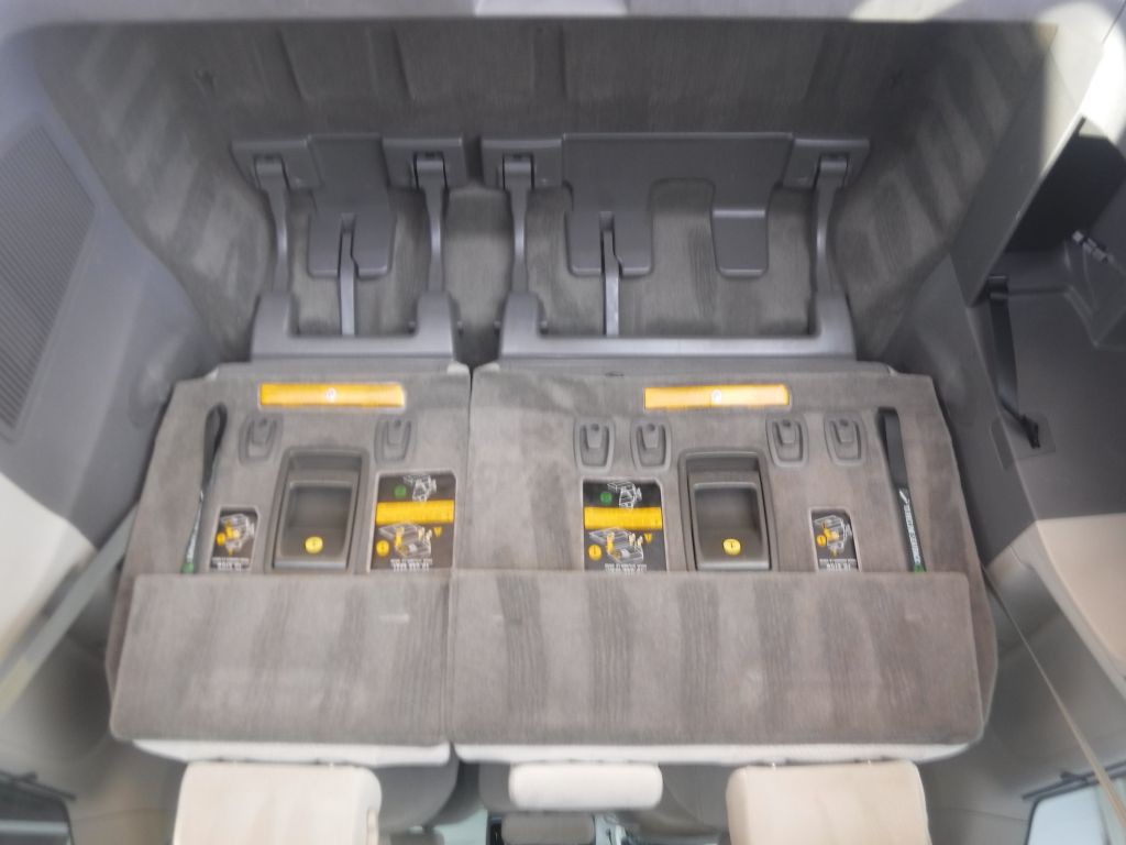 2012 Toyota Sienna Image 29