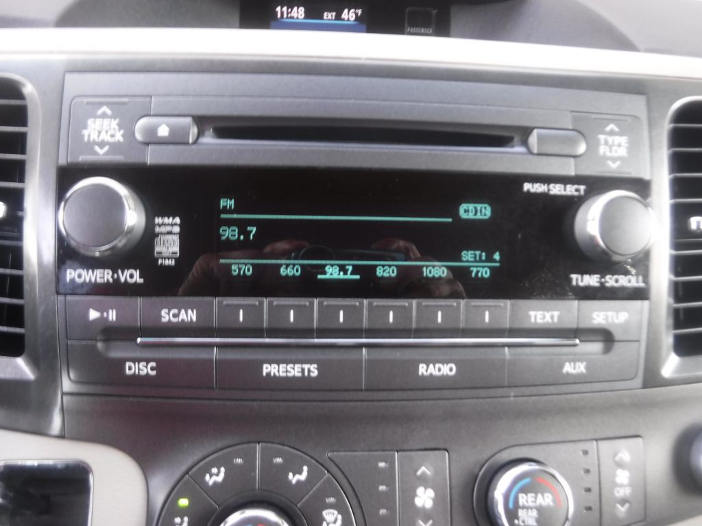 2012 Toyota Sienna Image 33