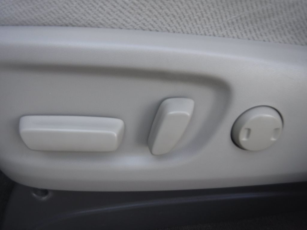 2012 Toyota Sienna Image 37