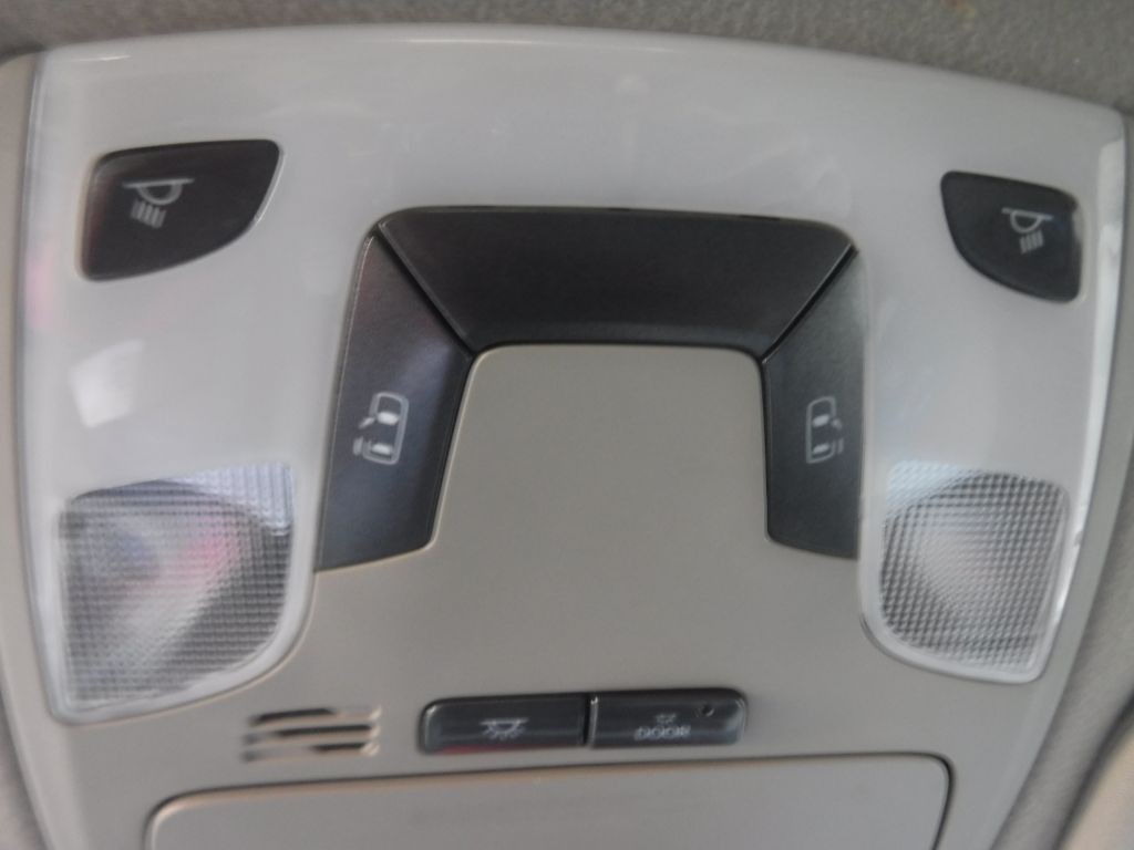 2012 Toyota Sienna Image 38