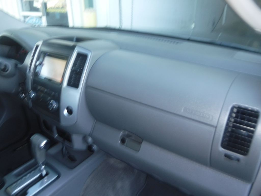 2009 Nissan Frontier Image 32