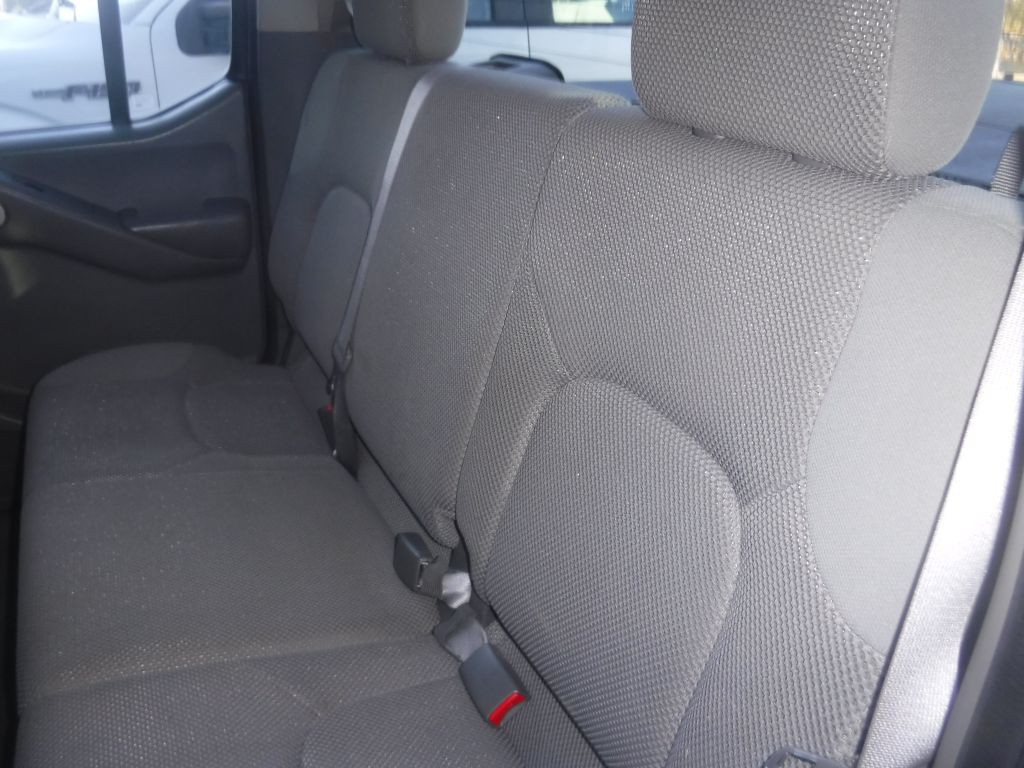 2009 Nissan Frontier Image 35