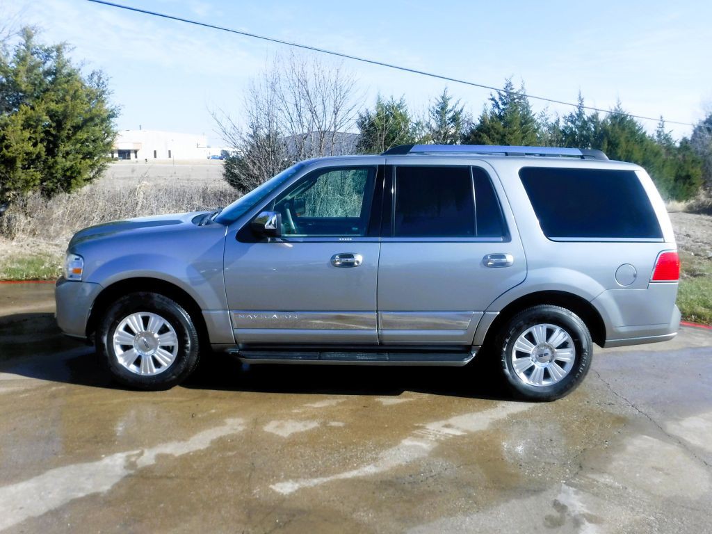 2008 Lincoln Navigator Image 10