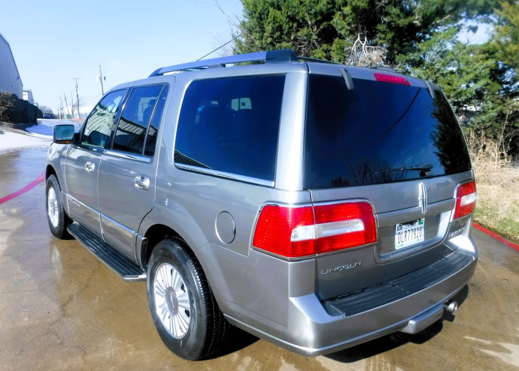 2008 Lincoln Navigator Image 12