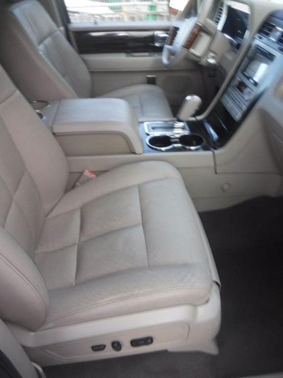 2008 Lincoln Navigator Image 24