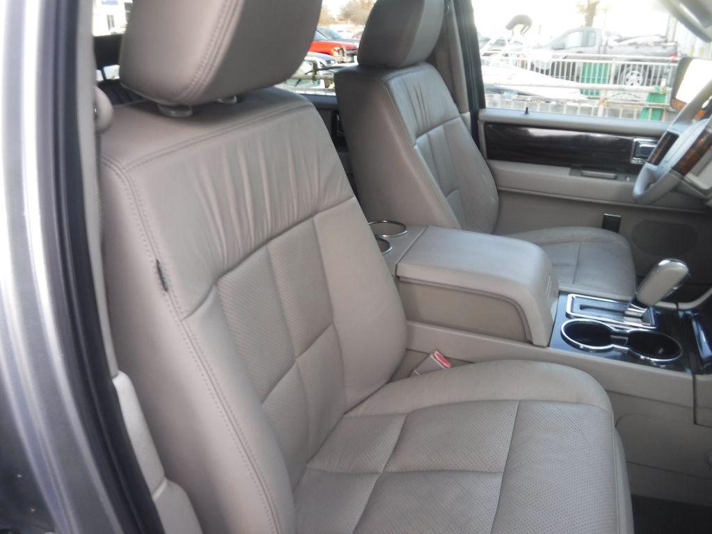 2008 Lincoln Navigator Image 25