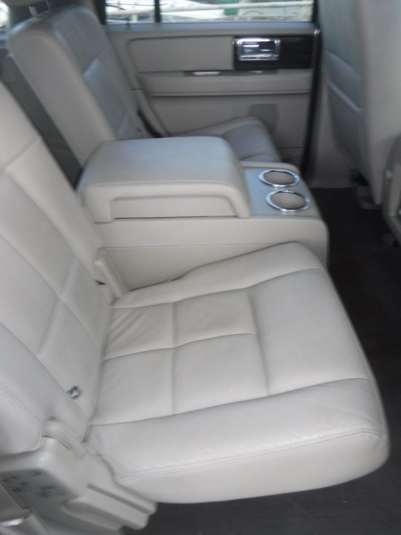 2008 Lincoln Navigator Image 28