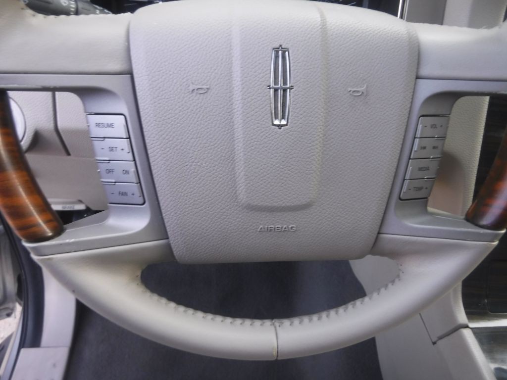 2008 Lincoln Navigator Image 46