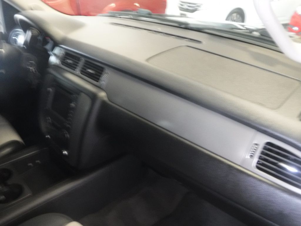 2008 Chevrolet Suburban Image 32