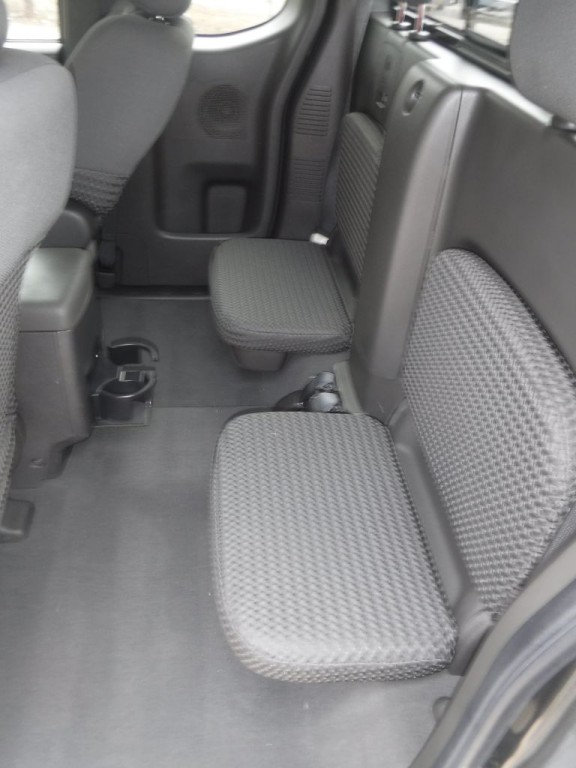 2008 Nissan Frontier Image 35