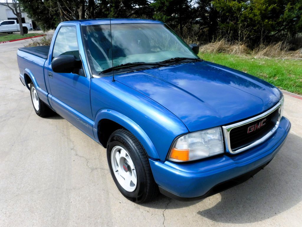 1999 GMC Sonoma Image 2