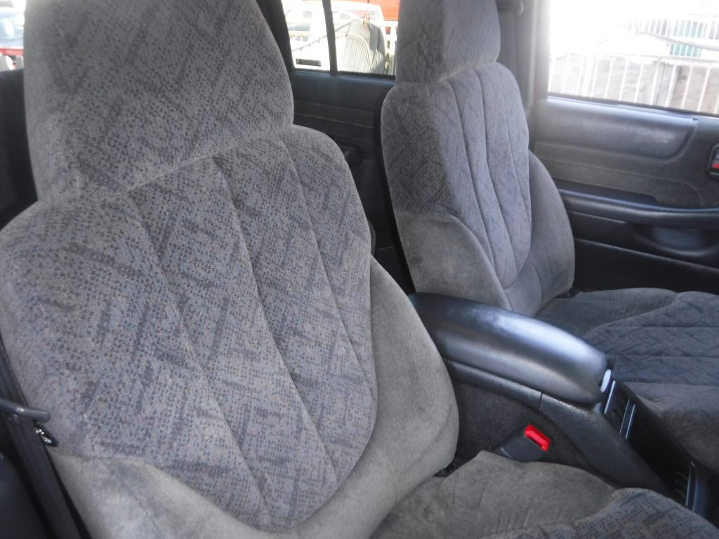 2002 Chevrolet S10 Image 29