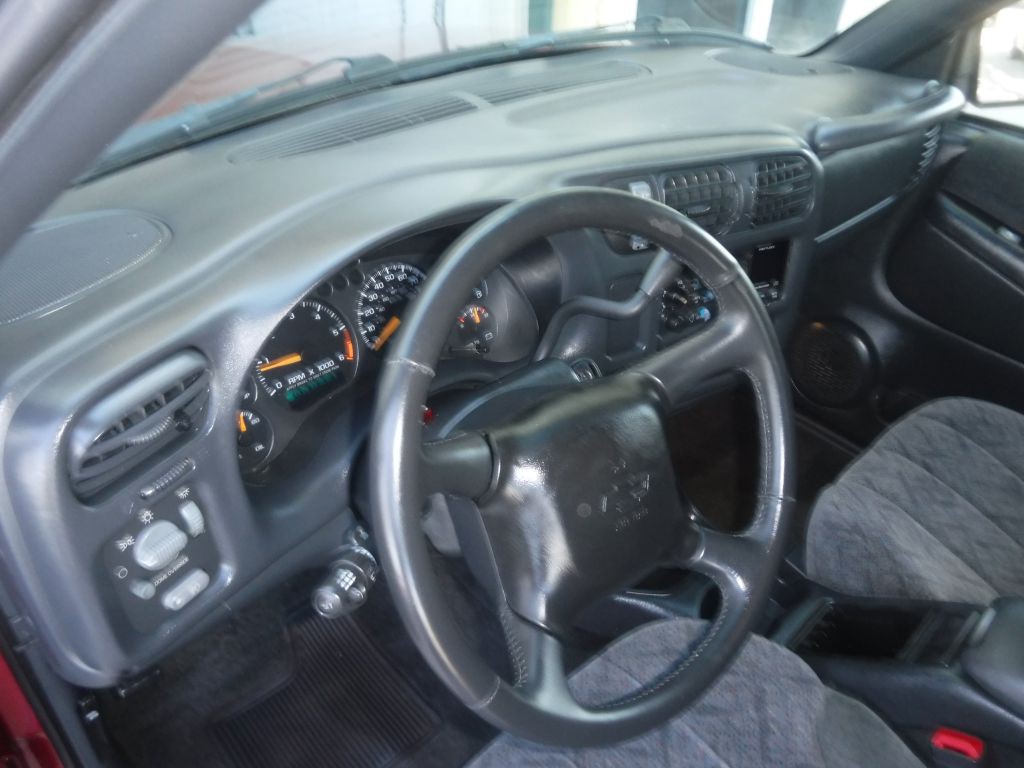 2002 Chevrolet S10 Image 30