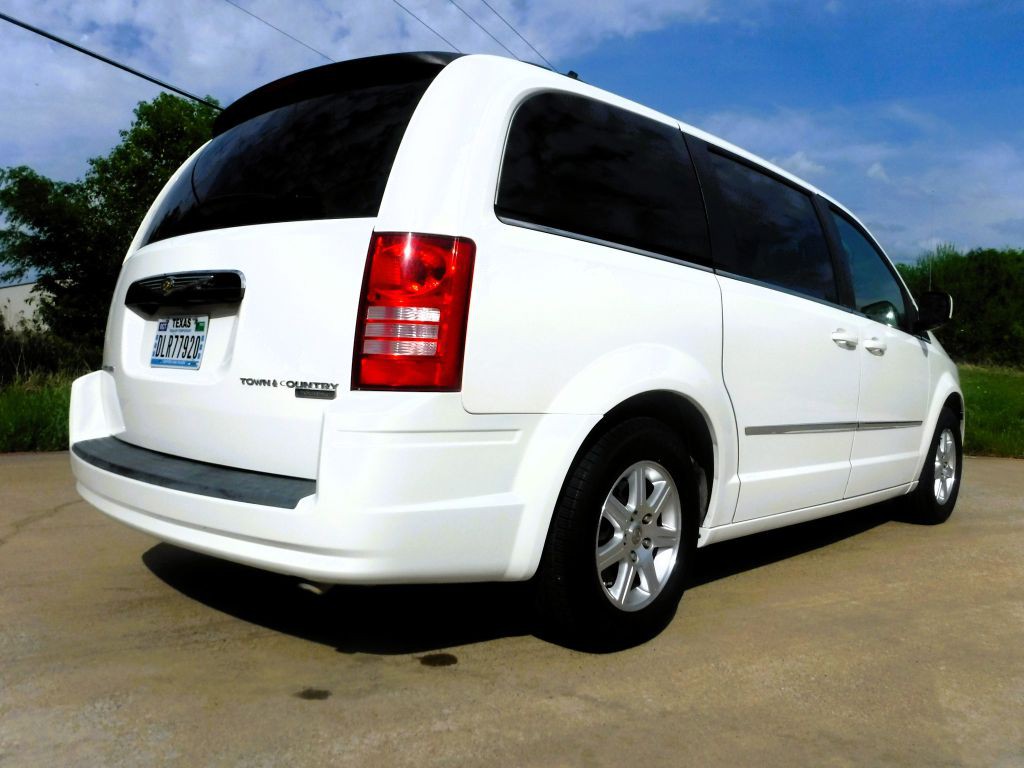 2009 Chrysler Town & Country Image 7