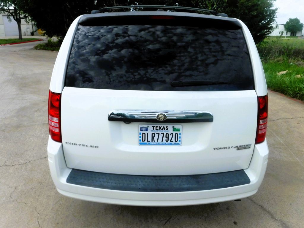 2009 Chrysler Town & Country Image 14