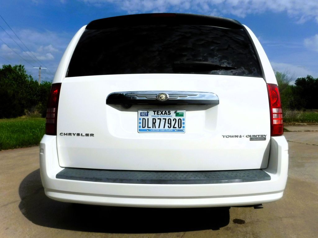 2009 Chrysler Town & Country Image 15