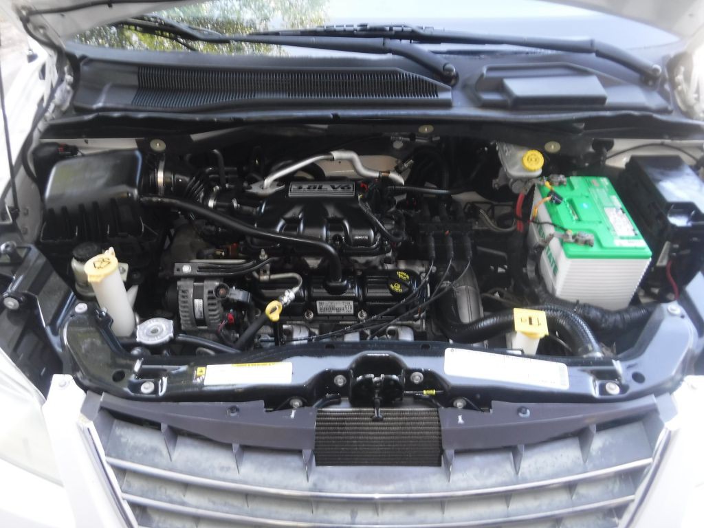 2009 Chrysler Town & Country Image 18