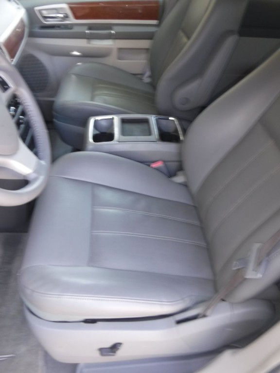 2009 Chrysler Town & Country Image 22