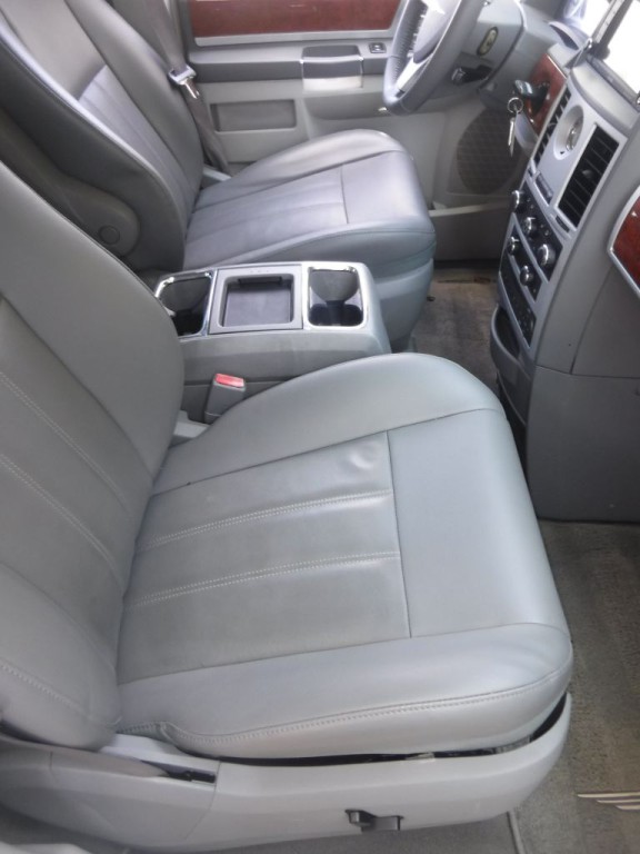 2009 Chrysler Town & Country Image 23