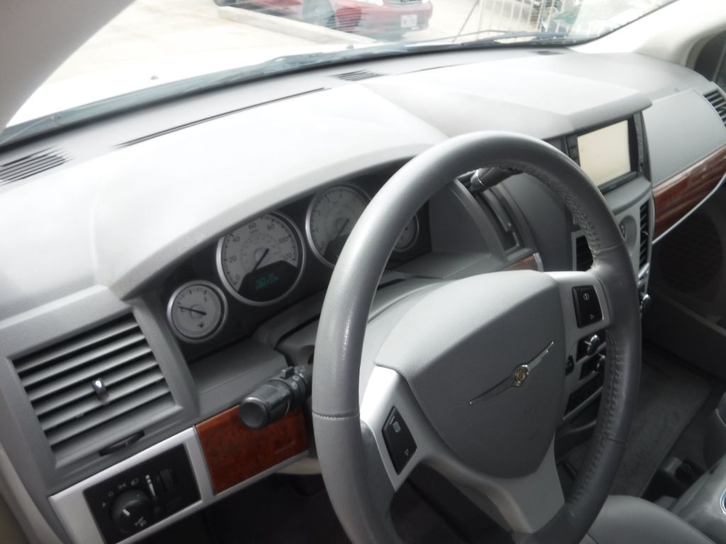 2009 Chrysler Town & Country Image 26