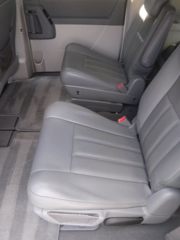 2009 Chrysler Town & Country Image 28