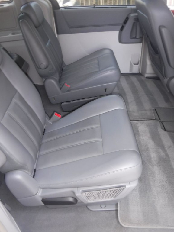 2009 Chrysler Town & Country Image 29