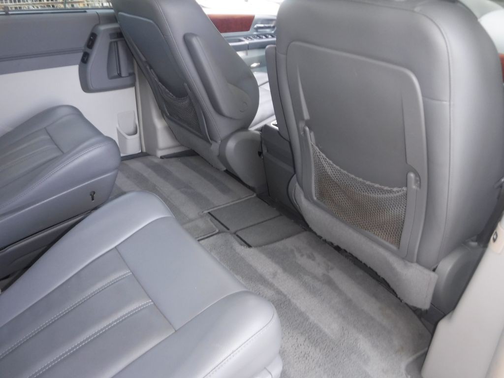 2009 Chrysler Town & Country Image 32