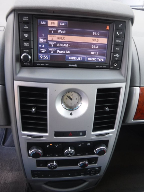 2009 Chrysler Town & Country Image 36