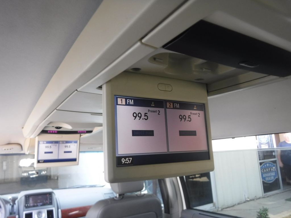 2009 Chrysler Town & Country Image 40