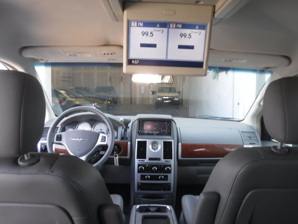 2009 Chrysler Town & Country Image 41