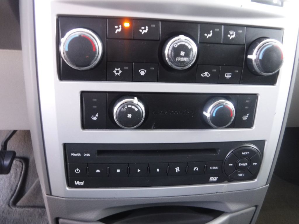 2009 Chrysler Town & Country Image 42