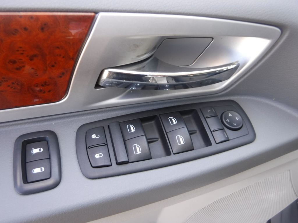 2009 Chrysler Town & Country Image 45