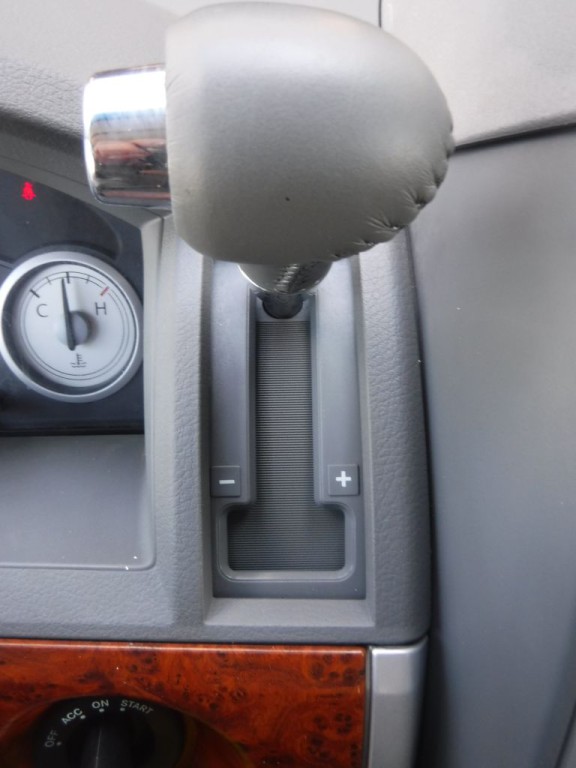 2009 Chrysler Town & Country Image 46