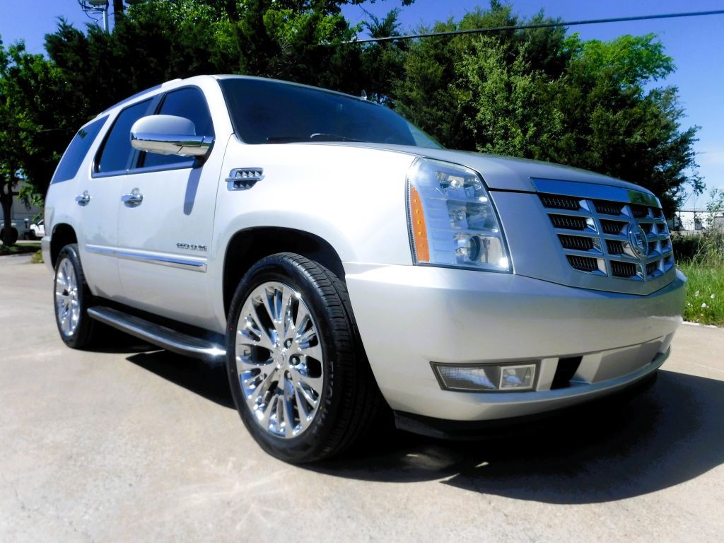2011 Cadillac Escalade Image 3