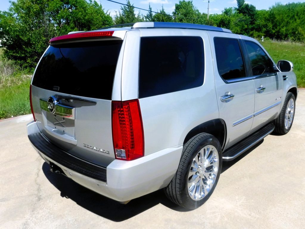 2011 Cadillac Escalade Image 6