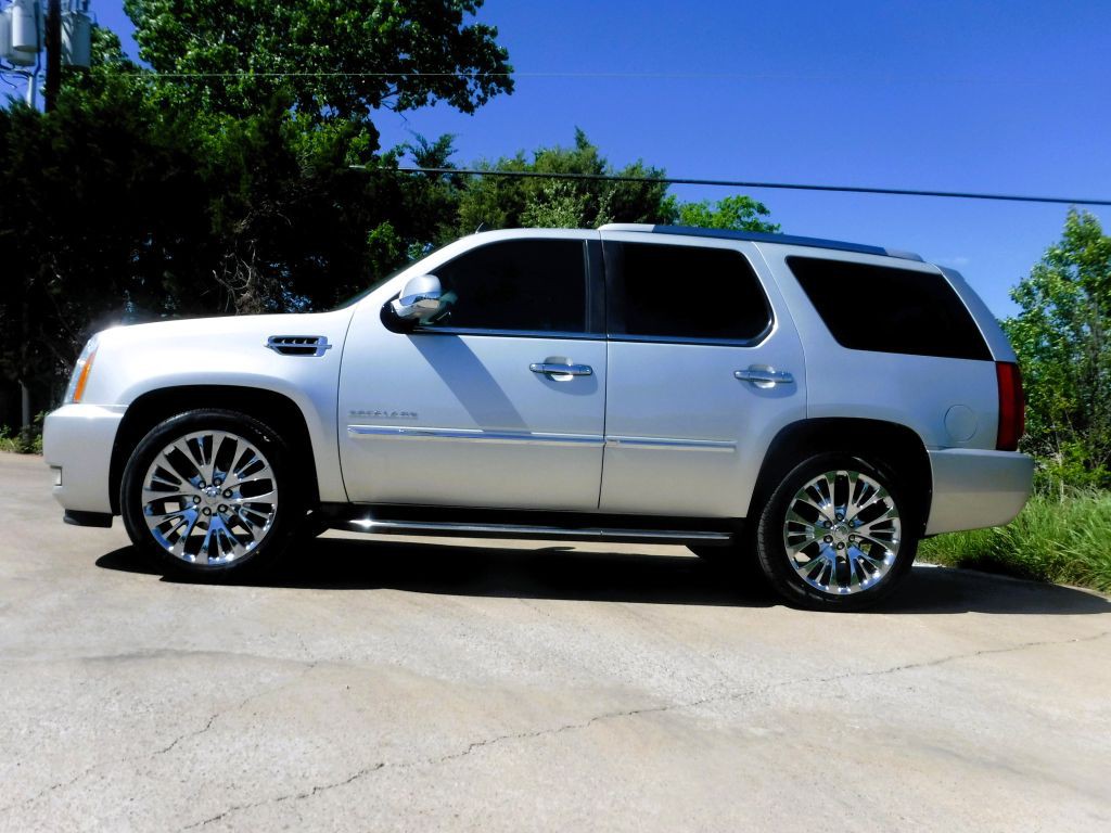 2011 Cadillac Escalade Image 11