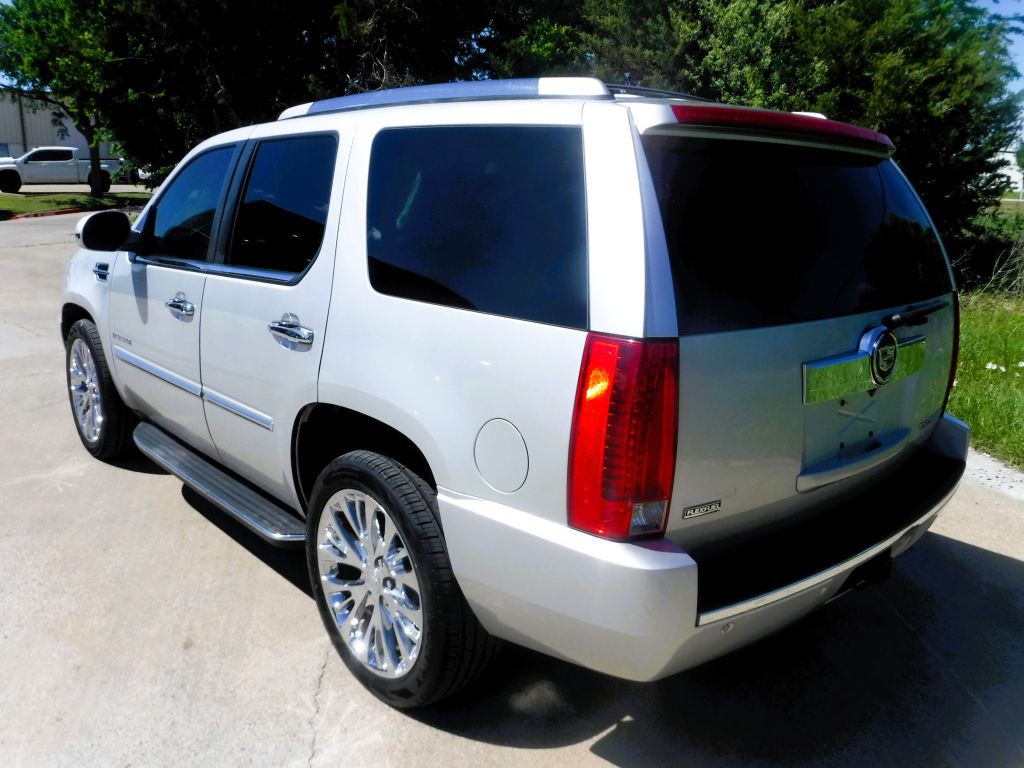 2011 Cadillac Escalade Image 12