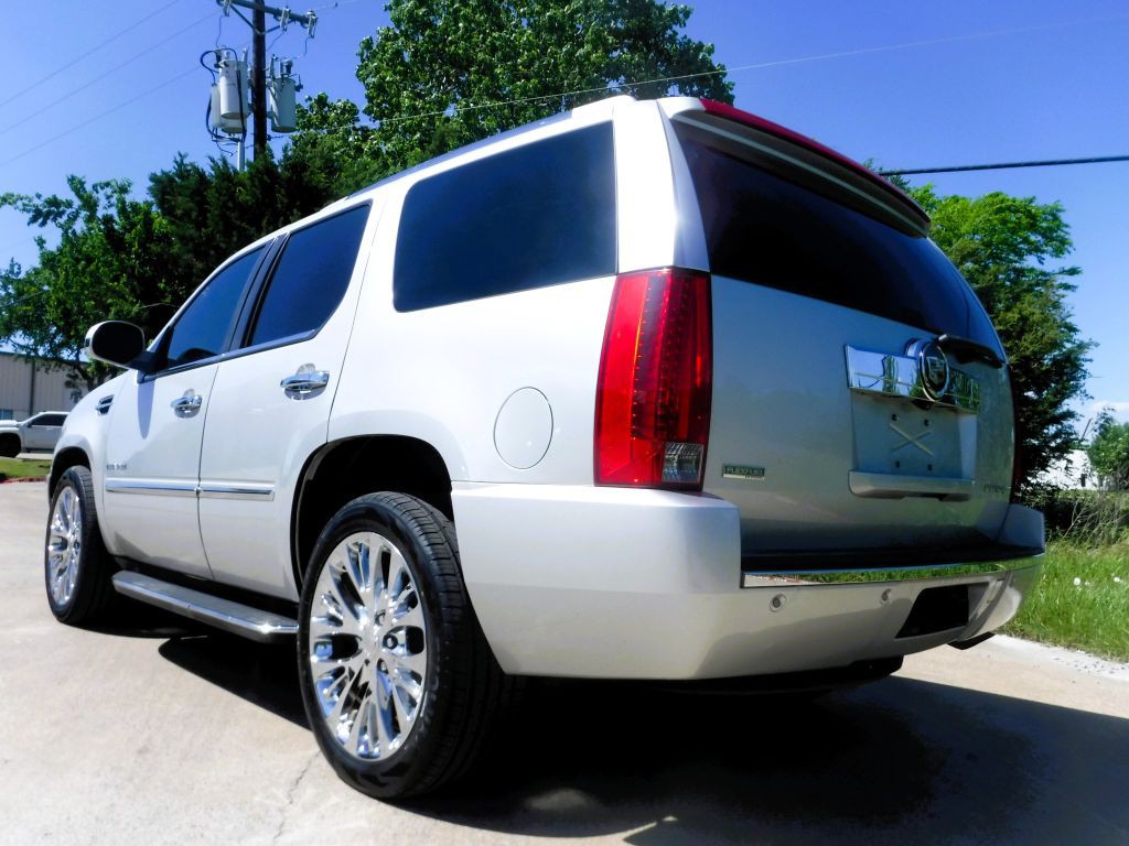 2011 Cadillac Escalade Image 13