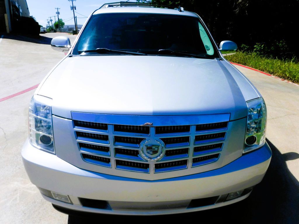 2011 Cadillac Escalade Image 14